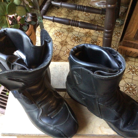 Alpinestars waterproof ridge riding boot in size 7.5 and are all black - Picture 4 of 9